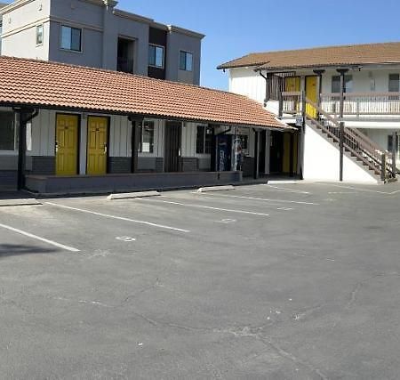 Escondido Inn Ngoại thất bức ảnh