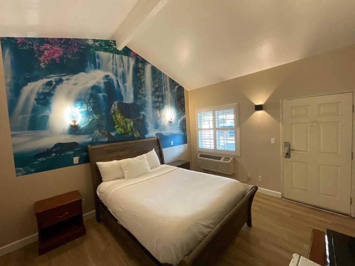 Escondido Inn Ngoại thất bức ảnh