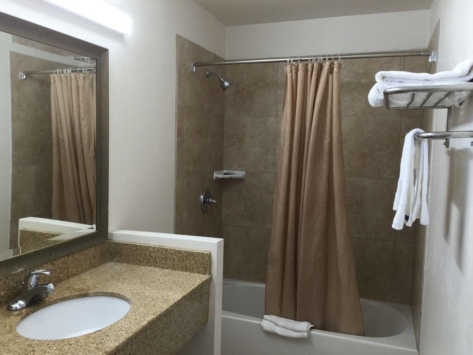 Escondido Inn Ngoại thất bức ảnh